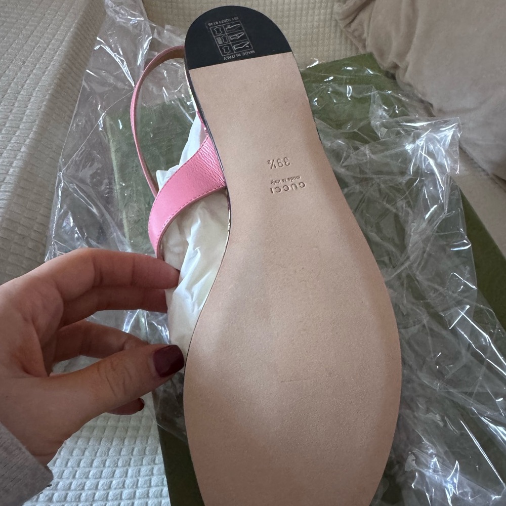 Gucci Pink Floral Leather T-Strap Sandal with Gold GG Accent - Picture 5 of 7
